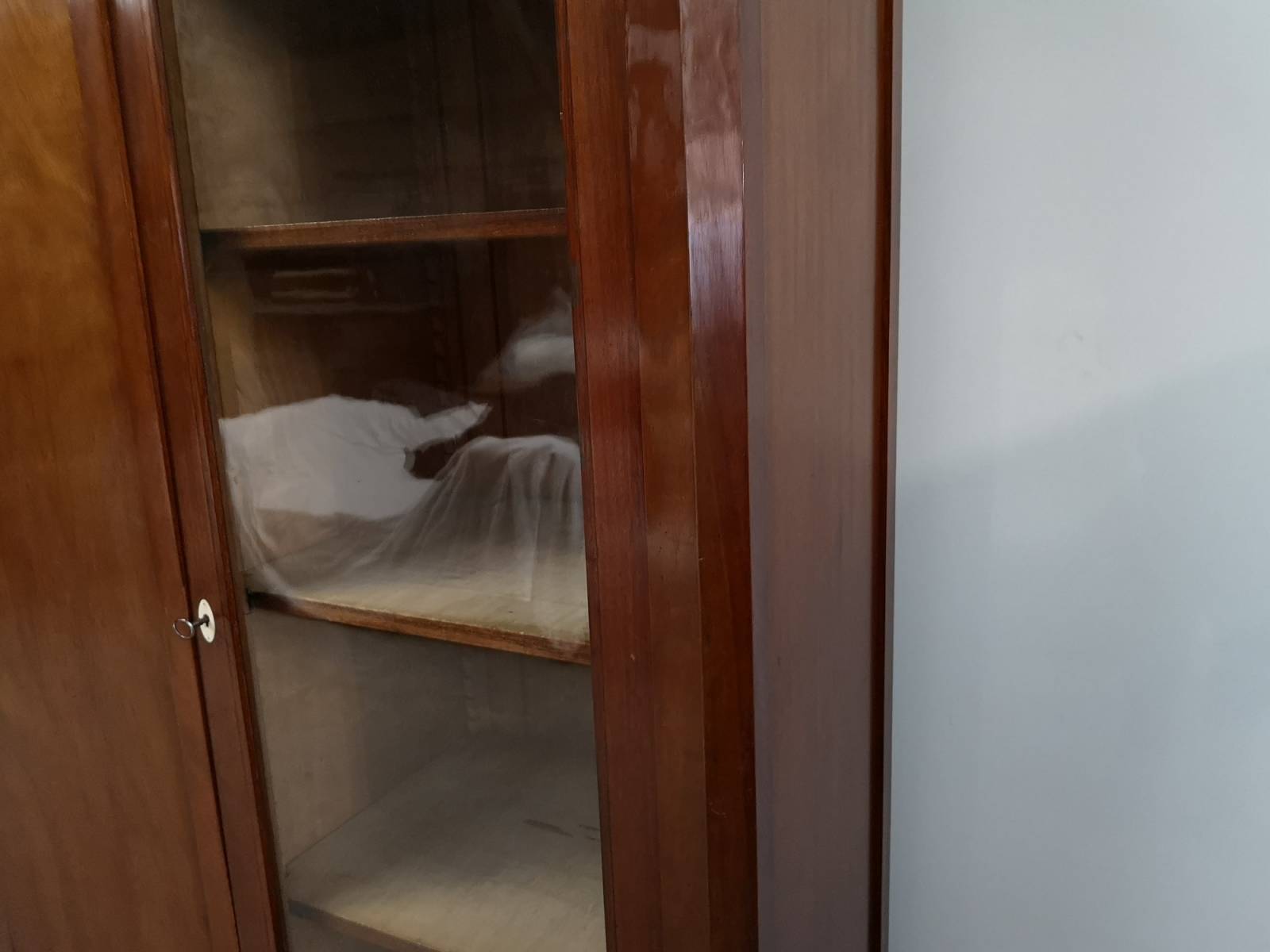 se faire livrer bibliothèque acajou originale à Paris