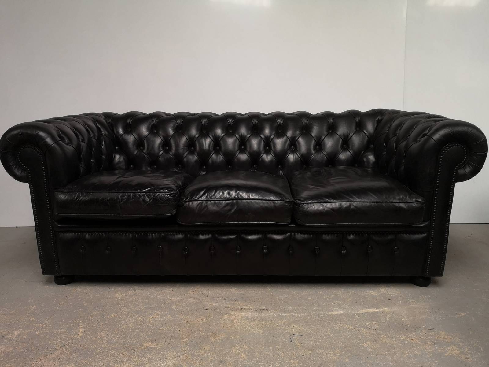 acheter canapé chesterfield cuir noir trois places à Lille