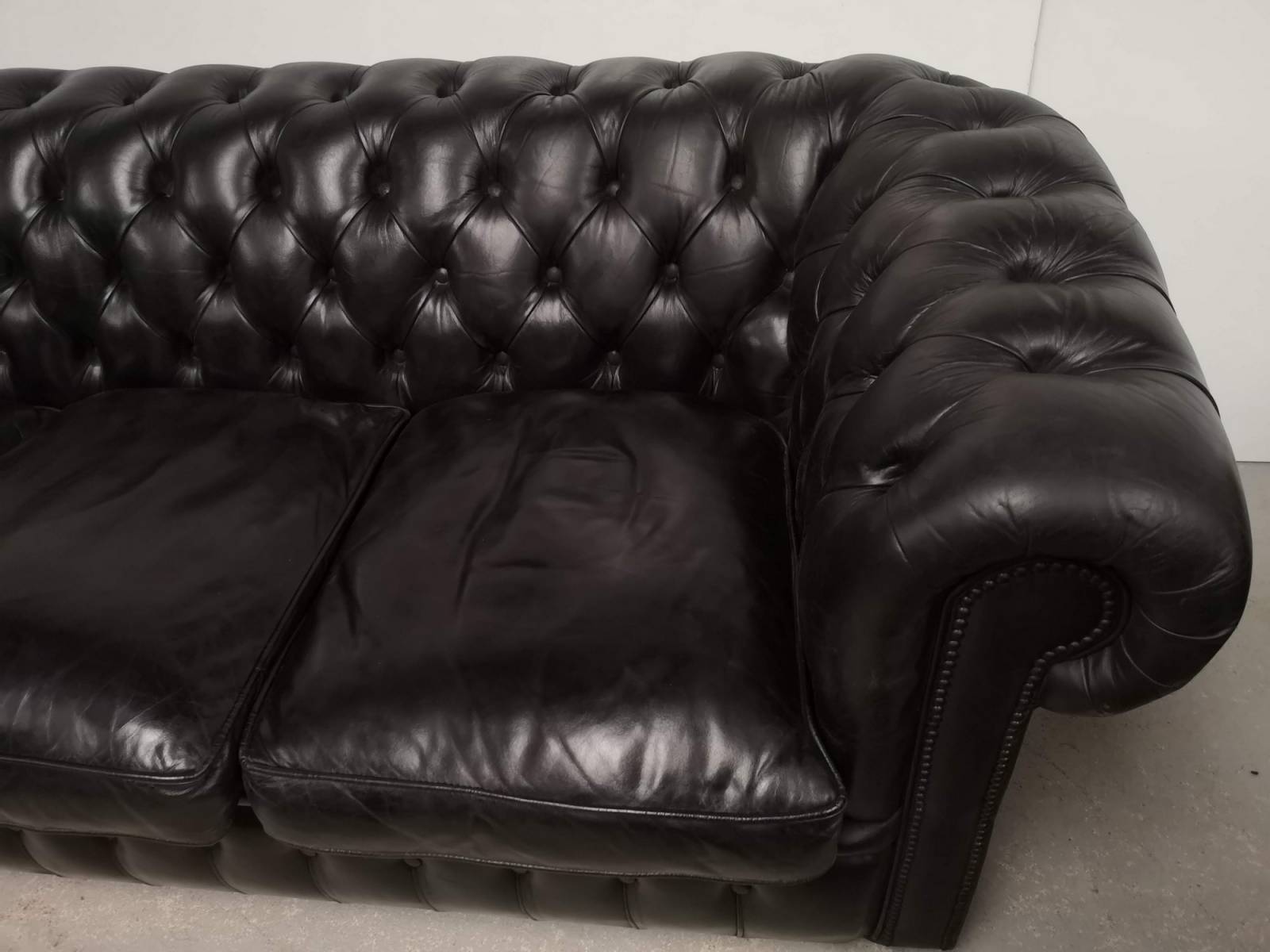 commander canapé chesterfield cuir noir trois places véritable chesterfield à Lille