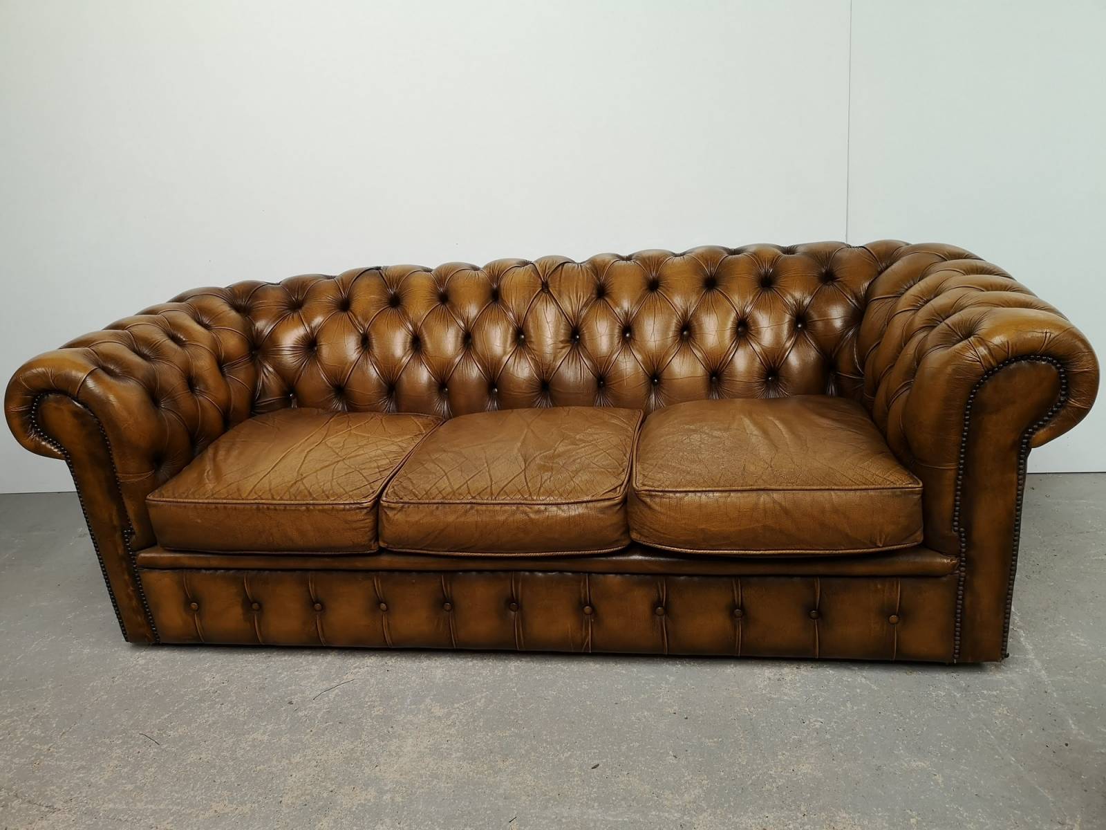 achat canapé chesterfield cuir marron trois places style déco industrielle  proche Paris