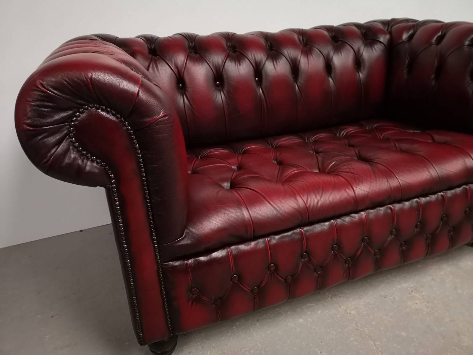 choisir canapé chesterfield cuir ancien import direct Angleterre à Bordeaux