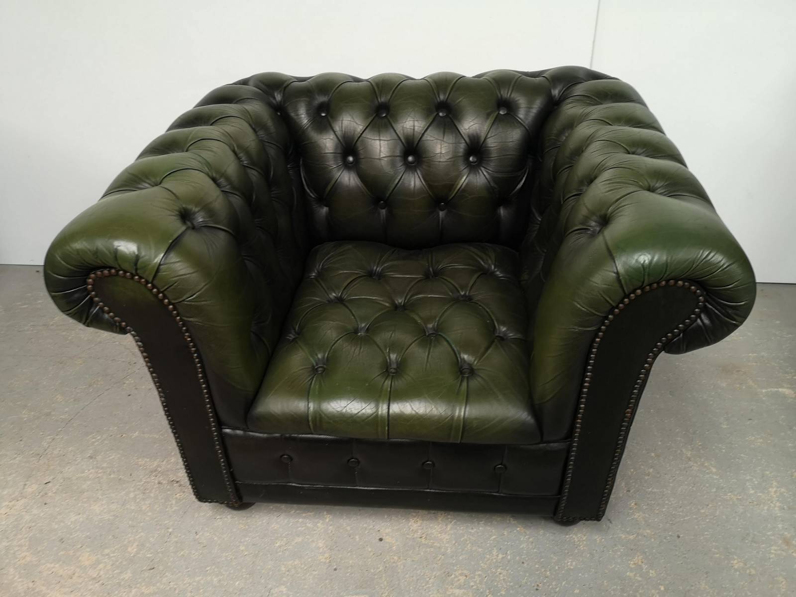 vente fauteuils chesterfield cuir vert occasion pas chers proche Paris