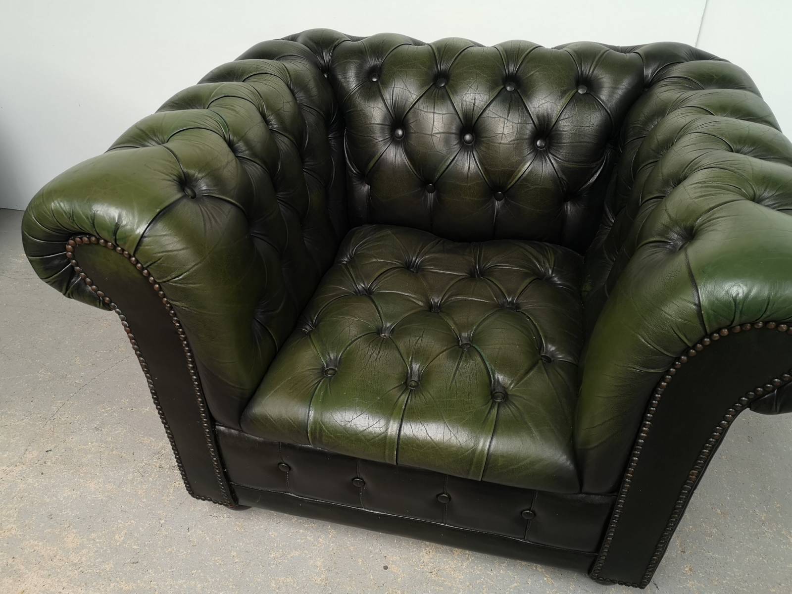 se faire livrer fauteuil chesterfield cuir vert vintage proche Paris