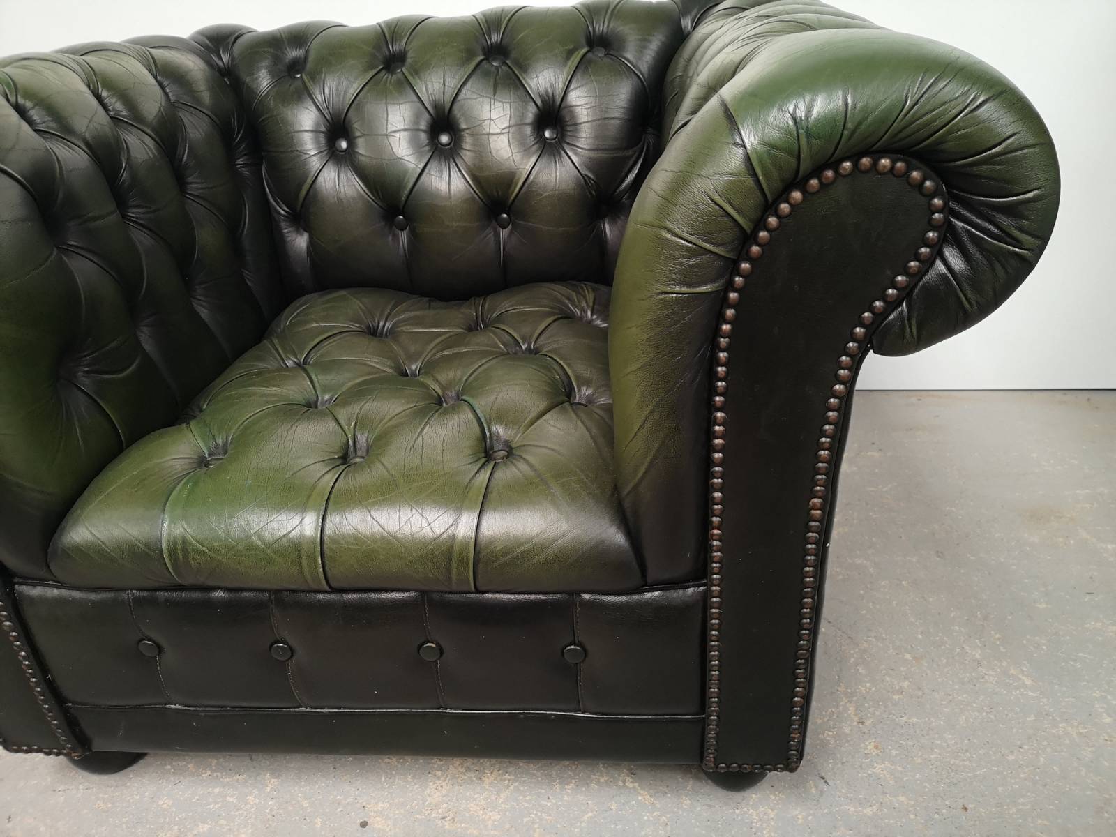 trouver fauteuil chesterfield cuir vert authentique à Paris