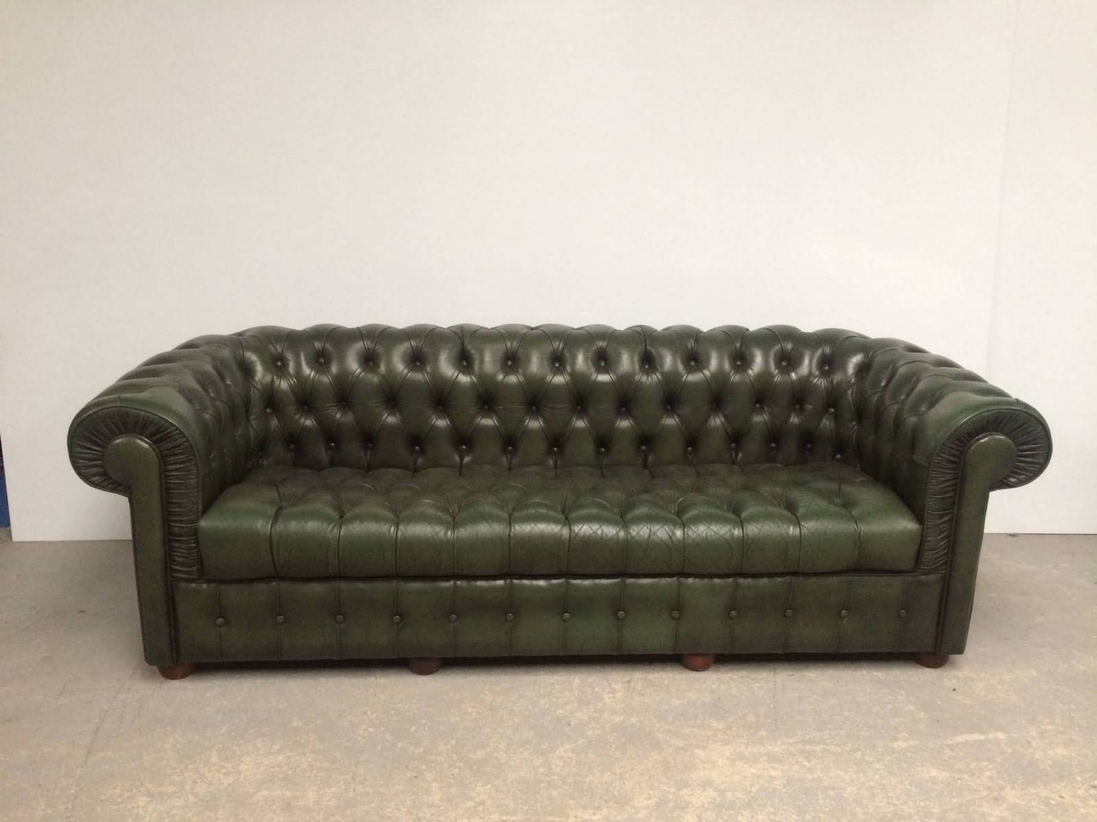 achat canapé chesterfield cuir vert anglais style déco loft proche Paris