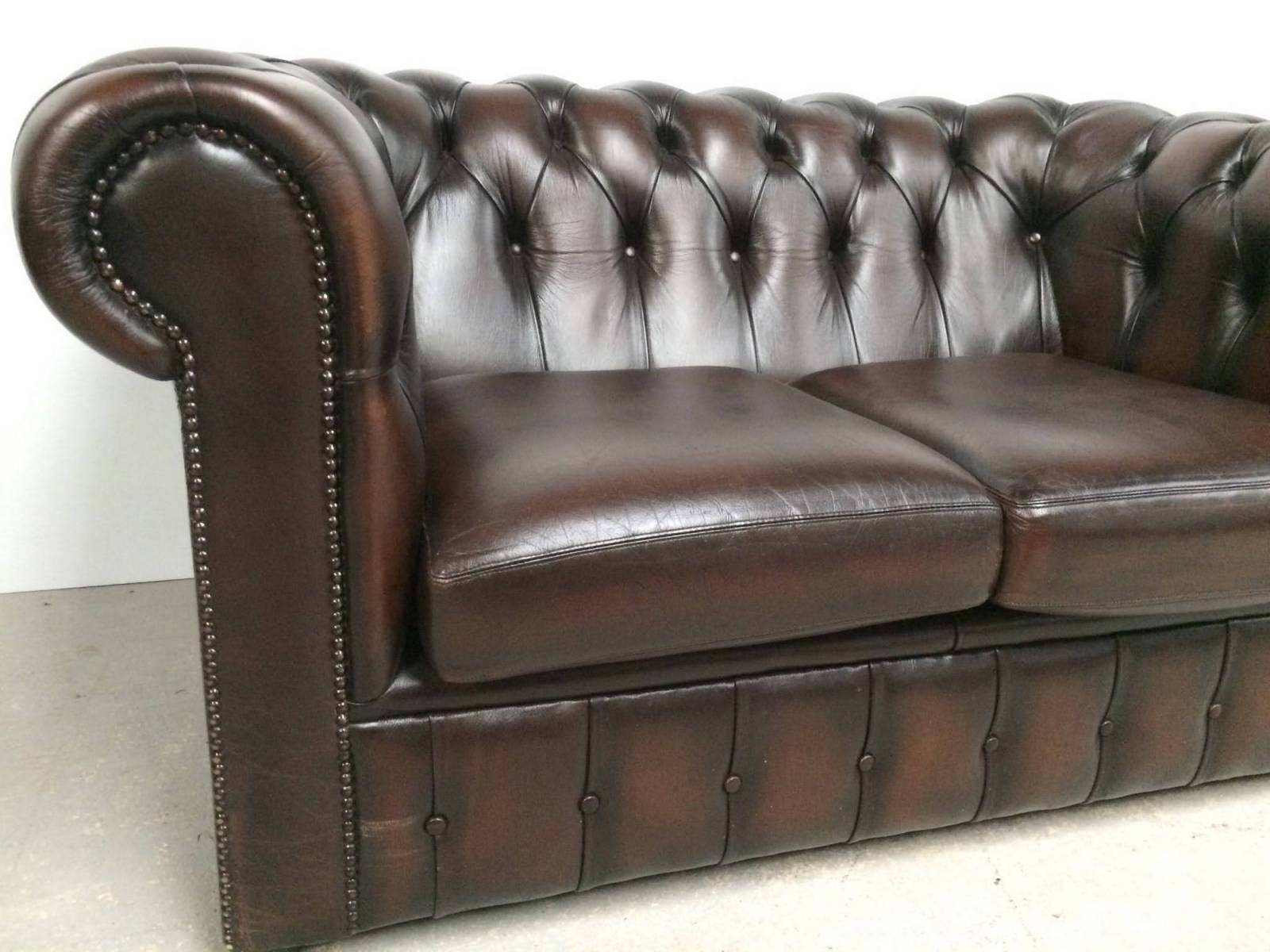 vente canapés chesterfield cuir marron deux places meilleur prix proche Paris