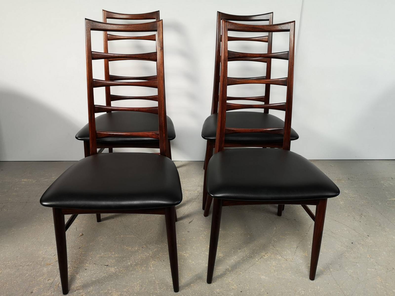 vends quatre chaises scandinaves anciennes à Paris