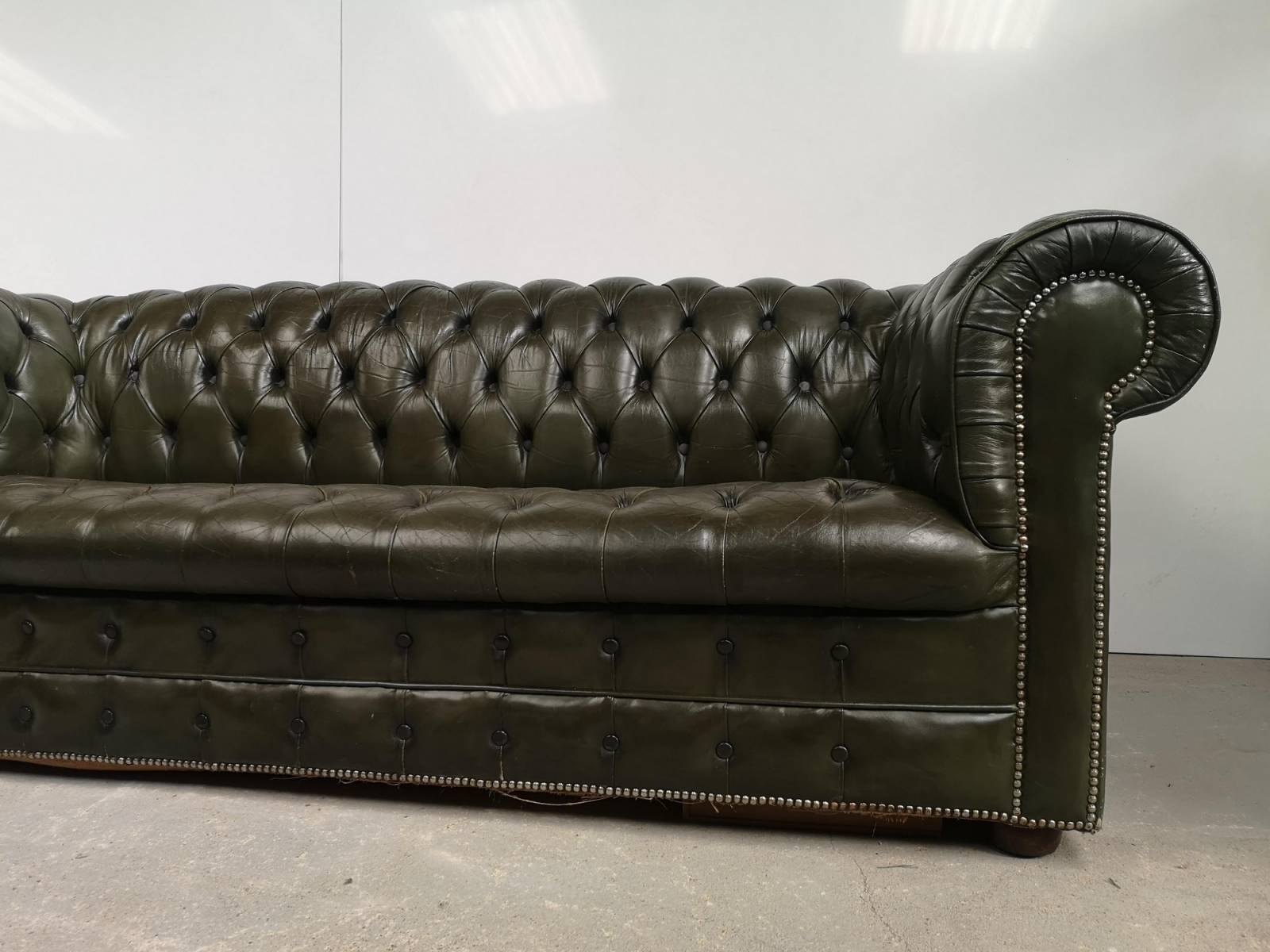 achat canapés chesterfield cuir vintage spécialisés HCR import direct Angleterre en France