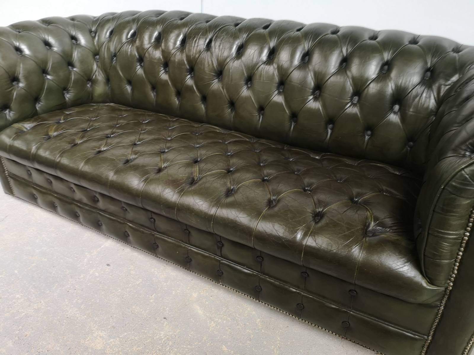 vente canapés chesterfield cuir vintage grossiste importateur HCR en France