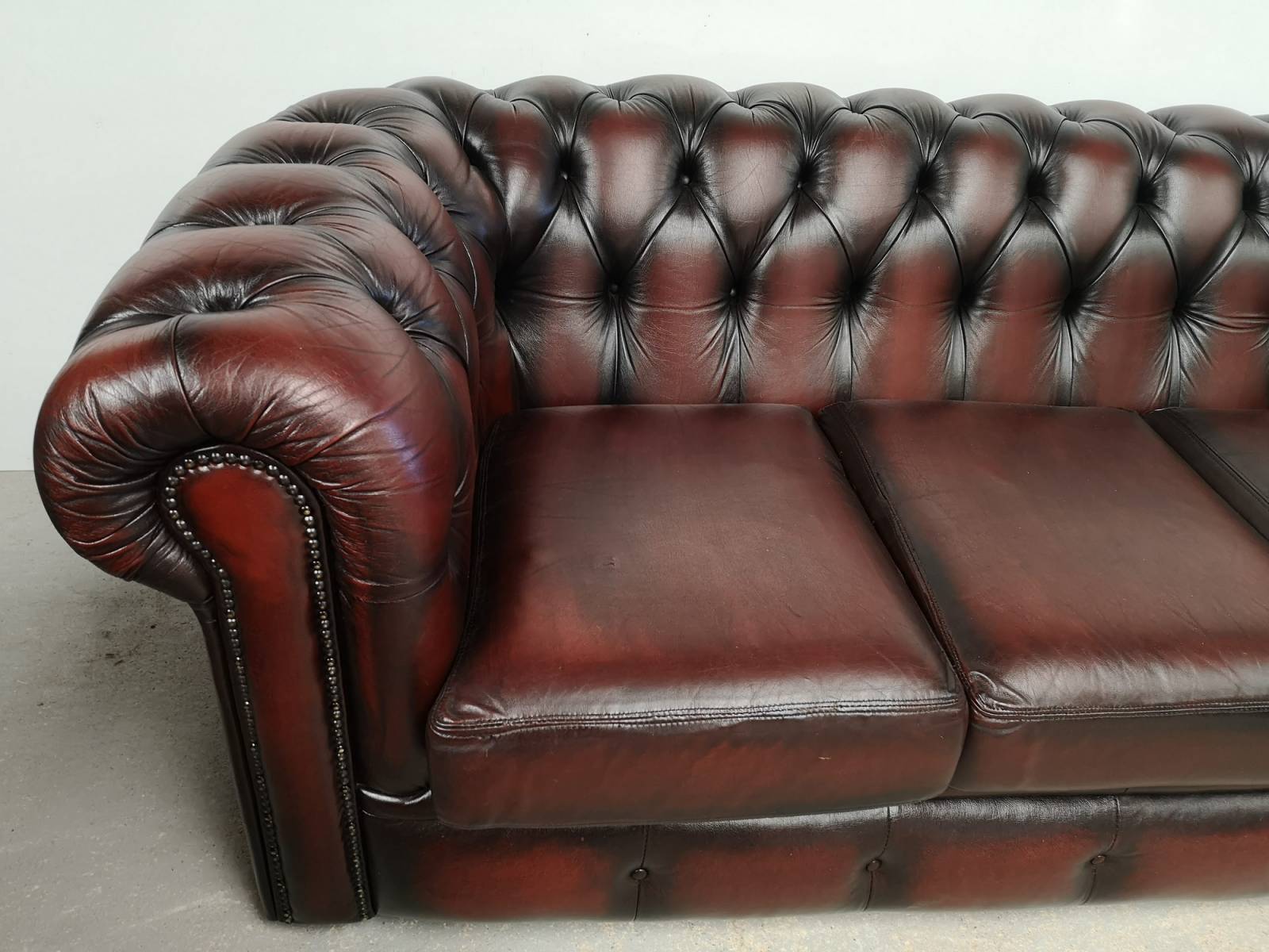 se faire livrer canapés chesterfield cuir vintage deuxième main proche Paris