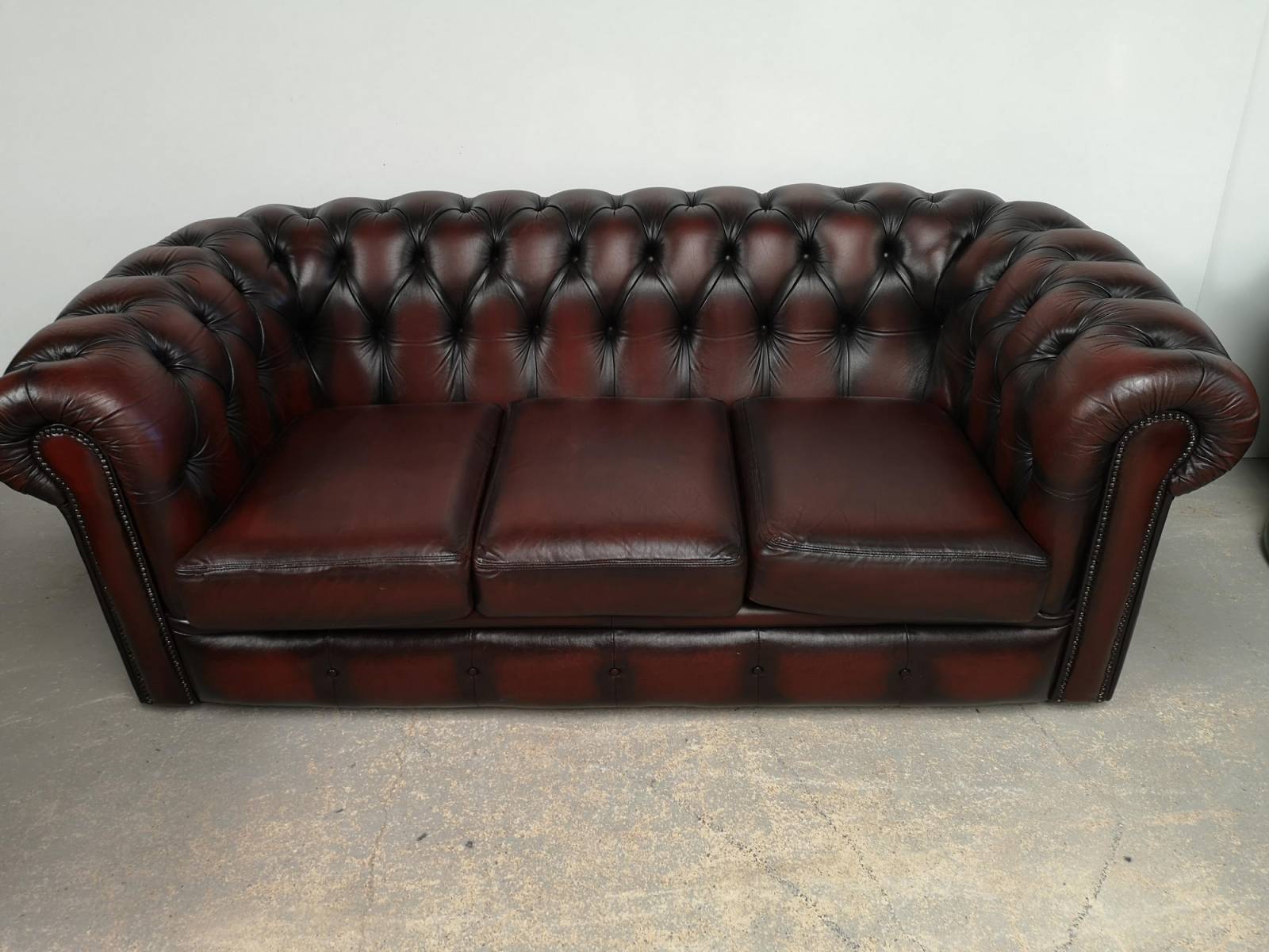 vente canapés chesterfield pour le secteur professionnel HCR  proche Paris