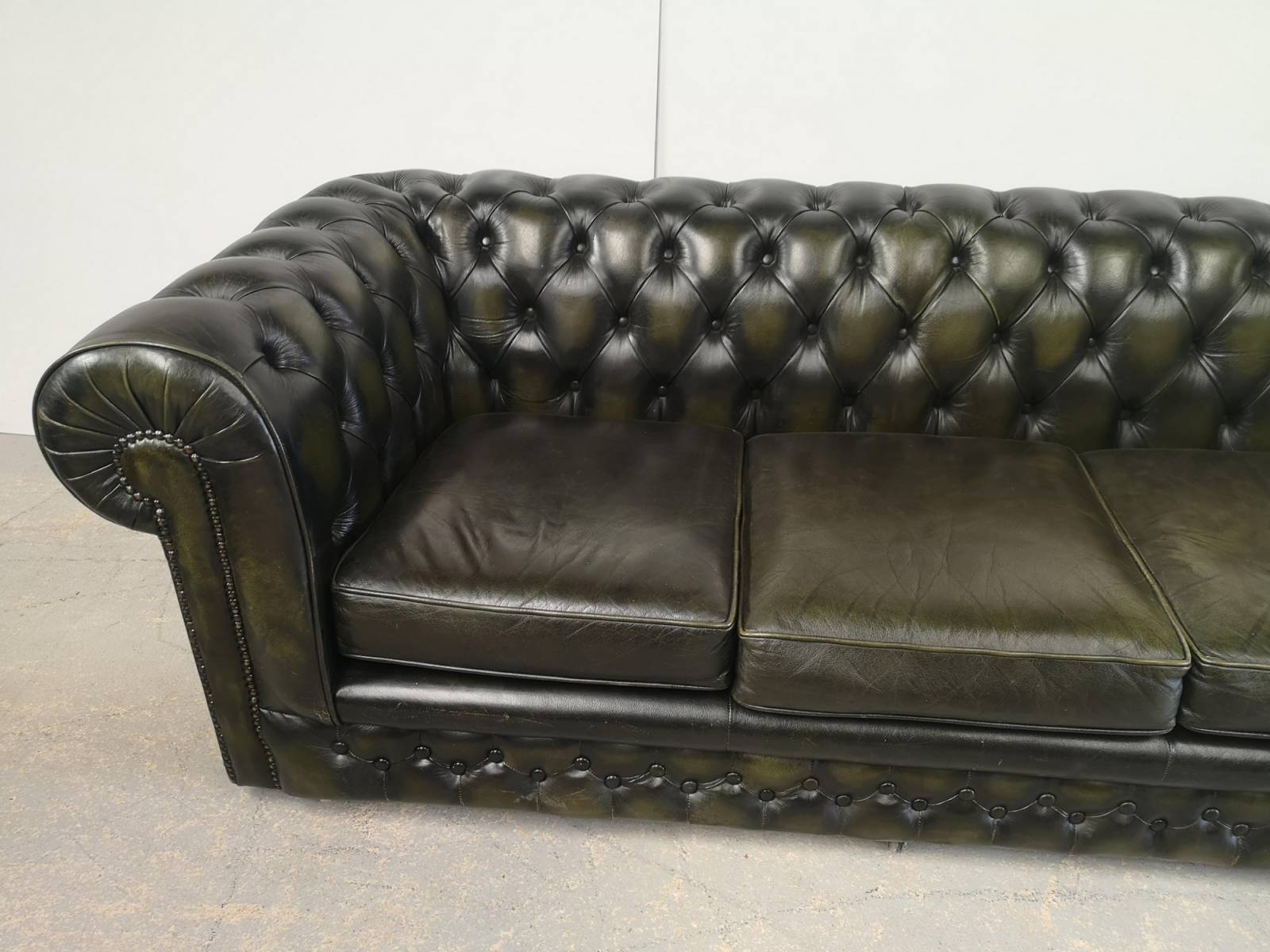 vente en ligne canapé chesterfield cuir vert trois places occasion pas cher proche Paris