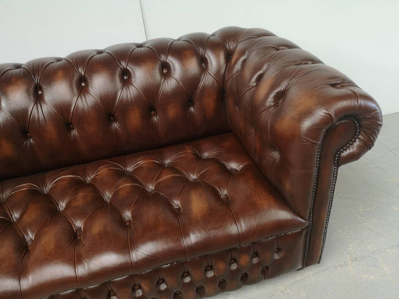 achat canapé chesterfield cuir marron trois places style décoration loft proche Lyon