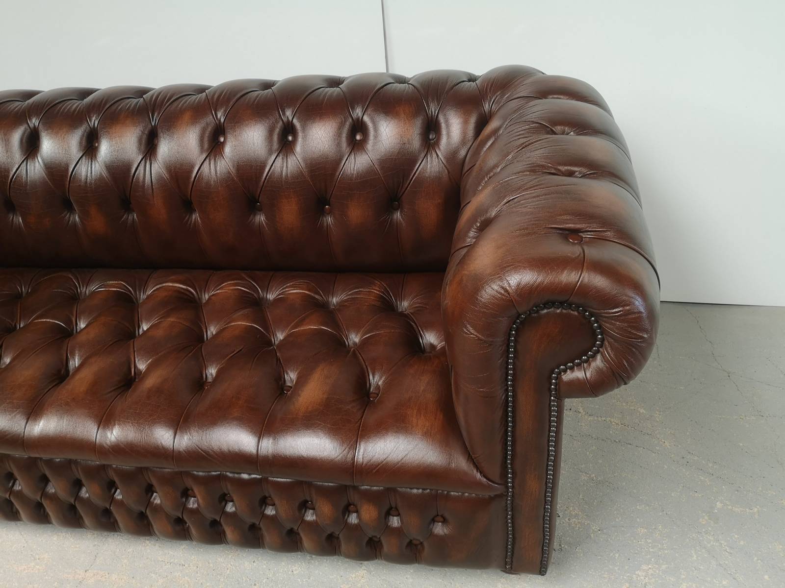 commander canapé chesterfield cuir marron trois places import direct Angleterre proche Lyon