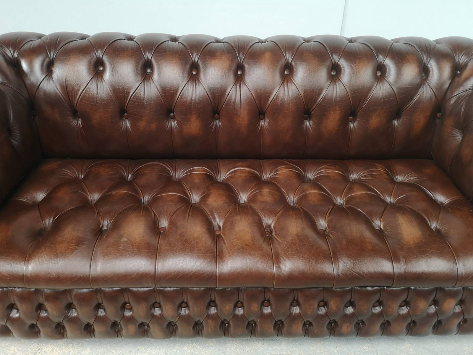 choisir canapé chesterfield cuir marron trois places occasion pas cher proche Lyon