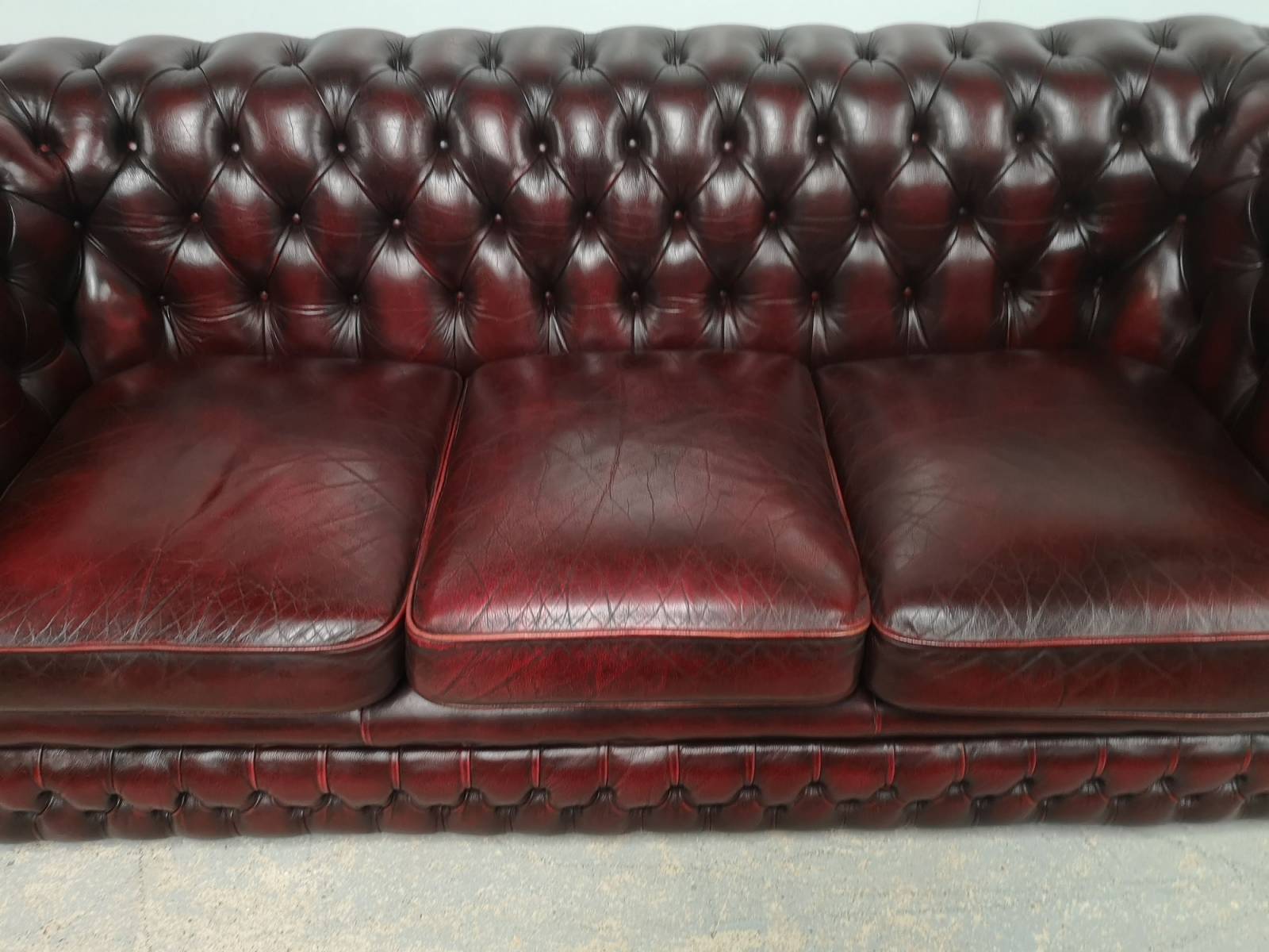 acheter canapé chesterfield cuir bordeaux trois places style décoration loft proche Orléans