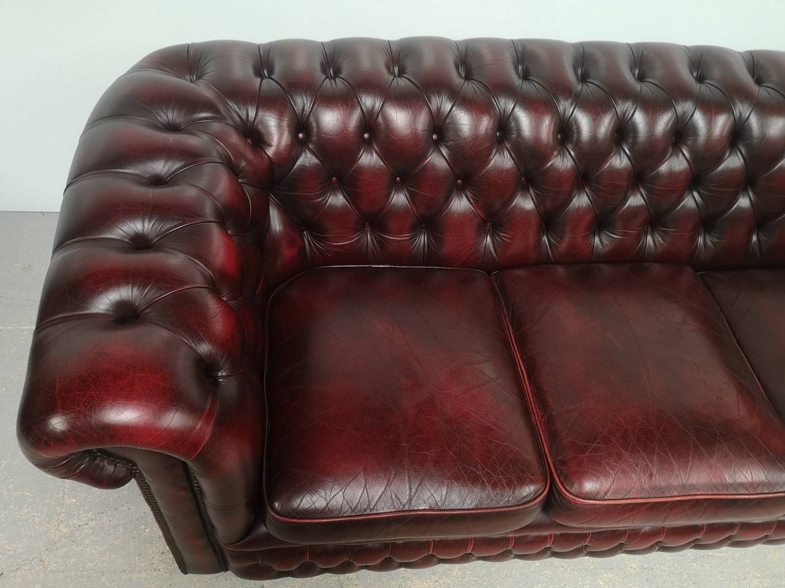 commander en ligne canapé chesterfield cuir bordeaux trois places seconde main proche Orléans