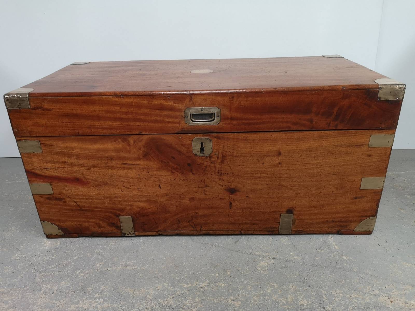 acheter coffre camphrier marine ancien à Brest