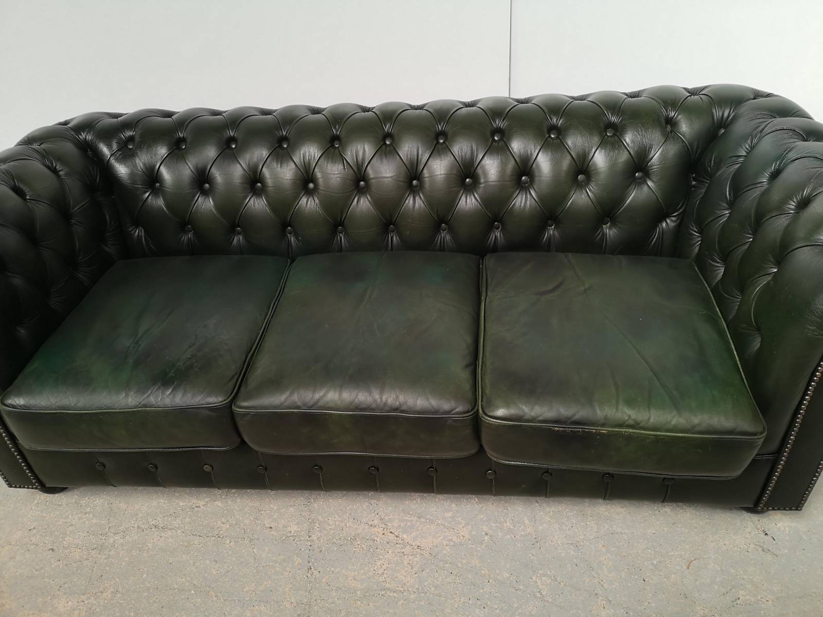 commander canapé chesterfield cuir vieilli vert trois places style décoration loft proche Orléans