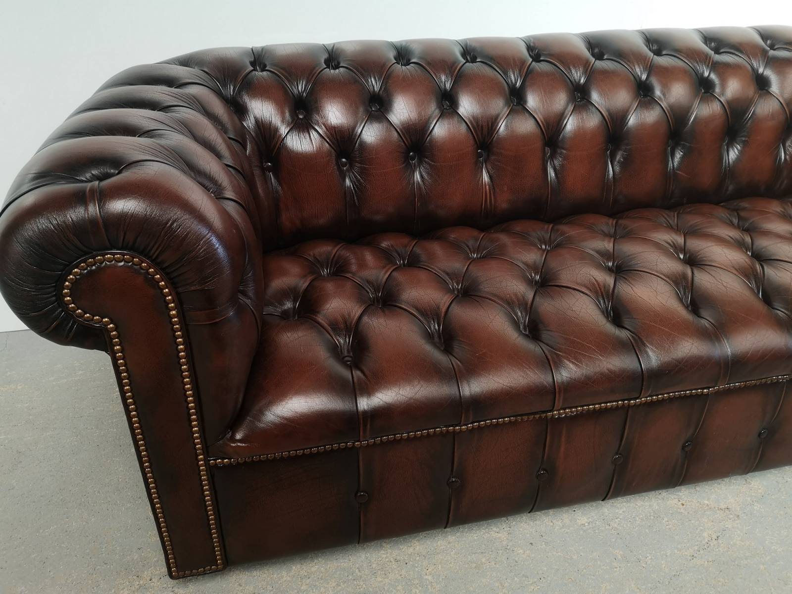 a acheter canapé chesterfield cuir marron trois places style décoration loft proche Brest