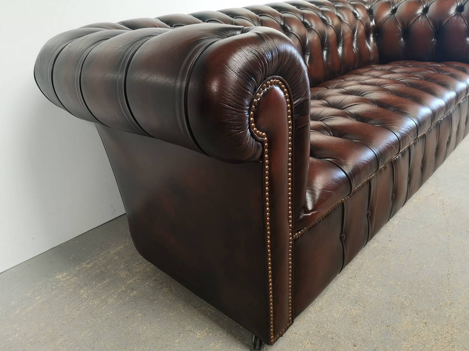 trouver magasin canapés chesterfield cuir marron trois places proche Brest