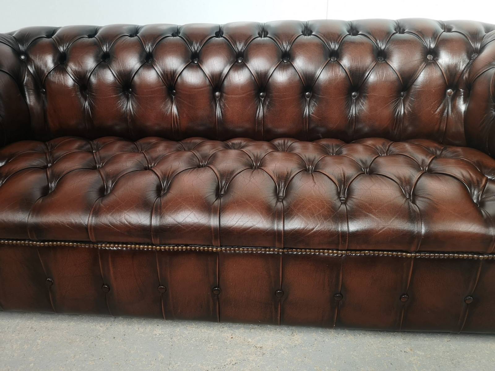 vente canapé chesterfield cuir marron trois places style décoration industrielle proche Brest