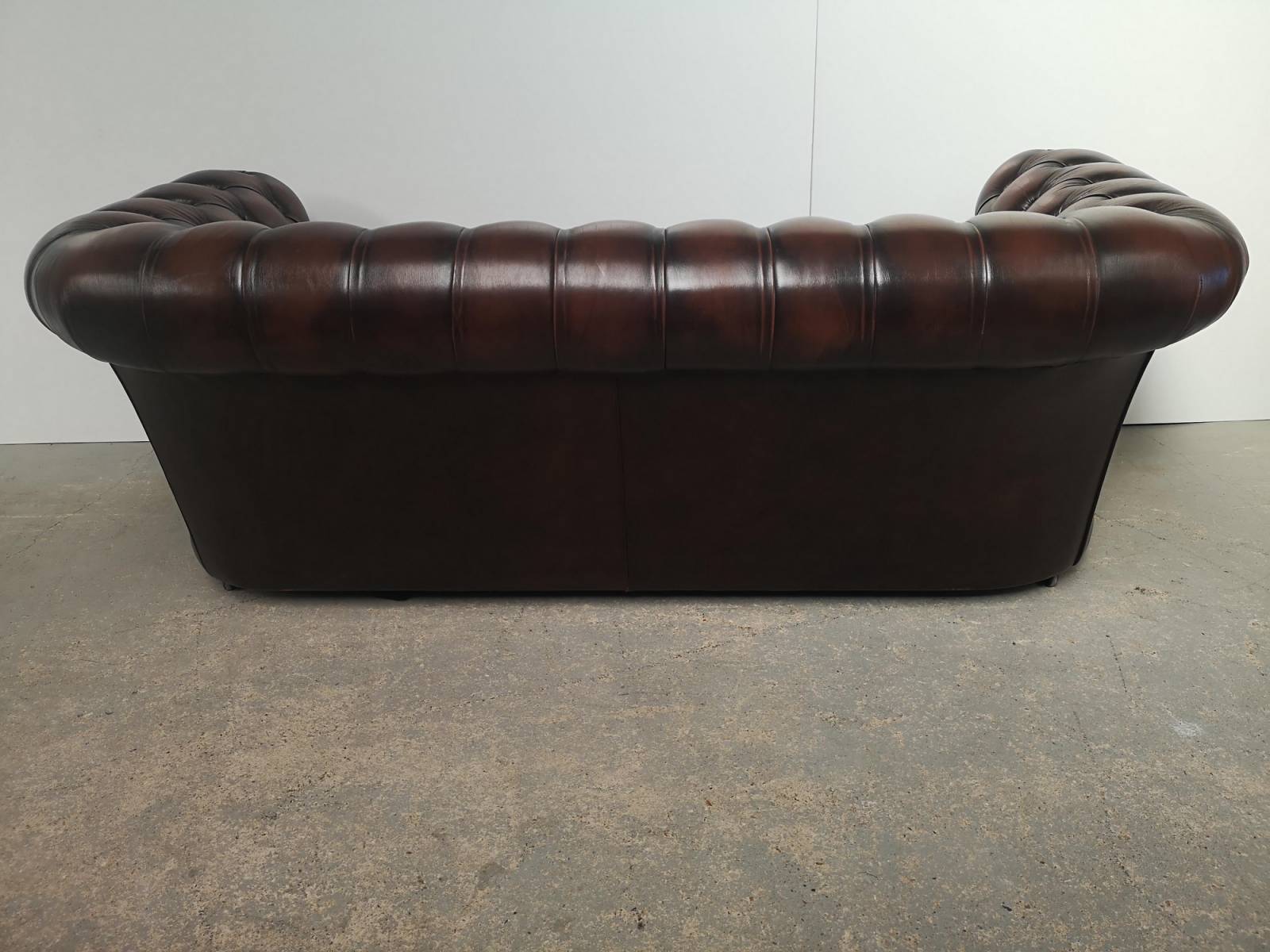 achat canapé chesterfield cuir marron trois places style décoration pubs anglais proche Brest