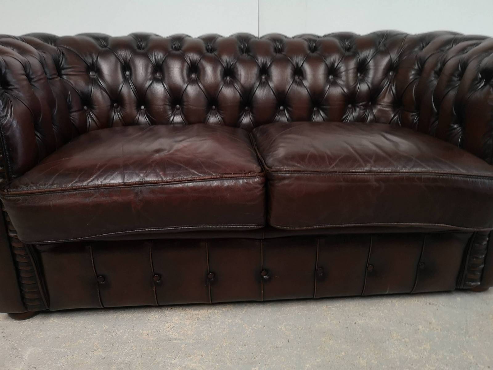 vends canapé chesterfield cuir marron deux places style décoration loft proche Rennes