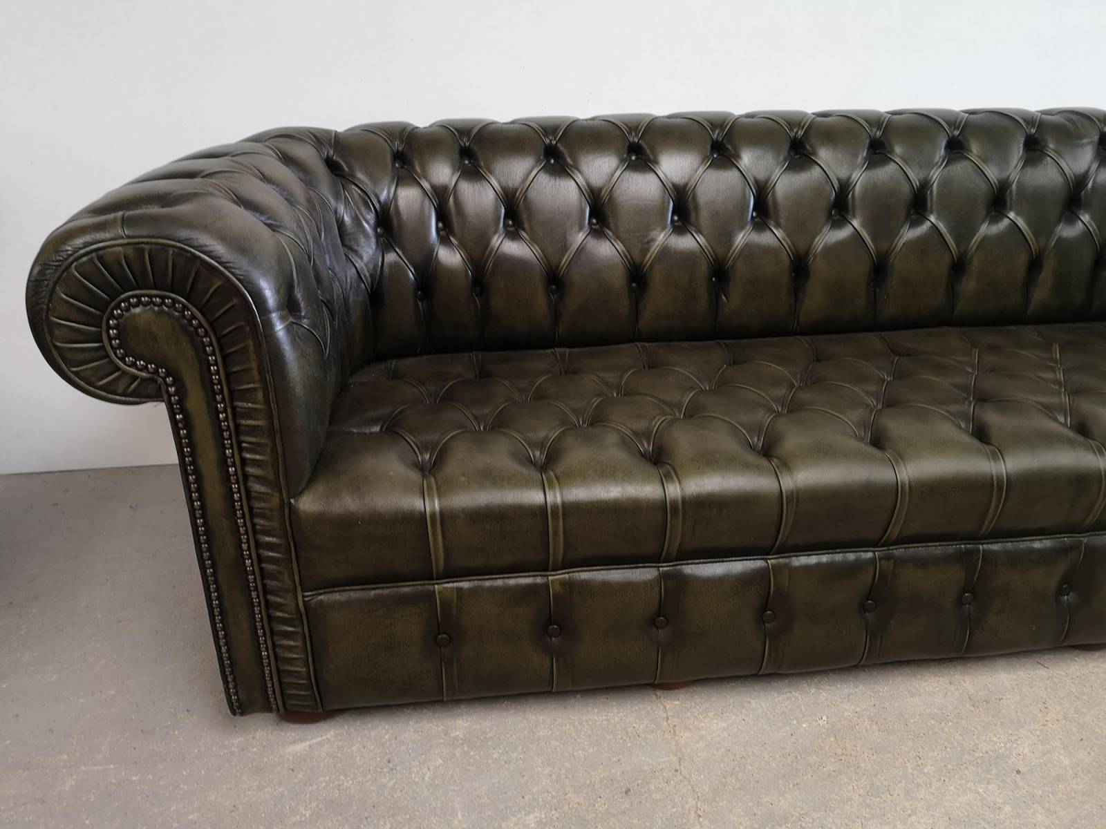 trouver magasin import direct canapes chesterfield cuir vert proche Paris