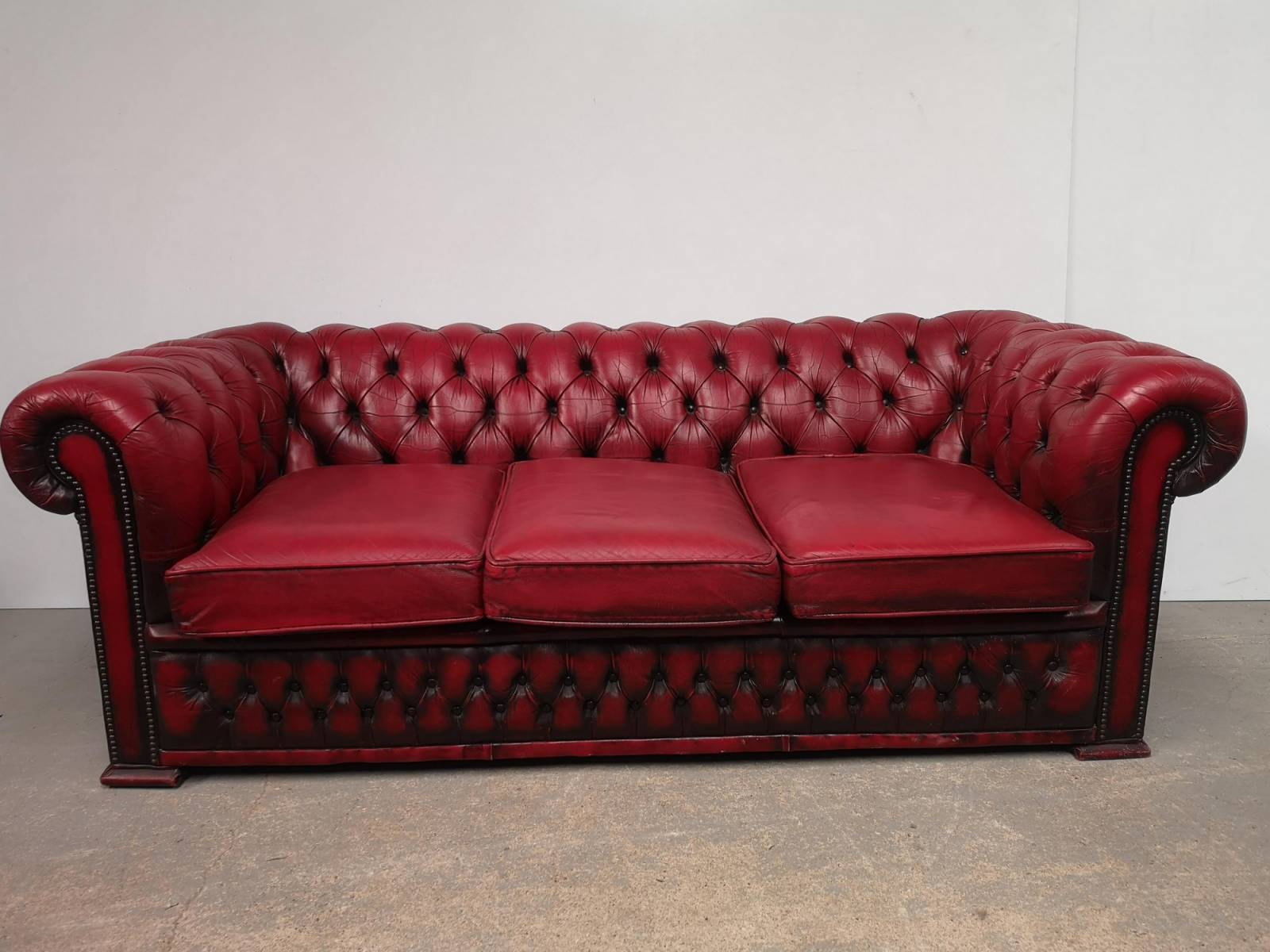 acheter canapé chesterfield cuir rouge trois places authentique proche Rennes