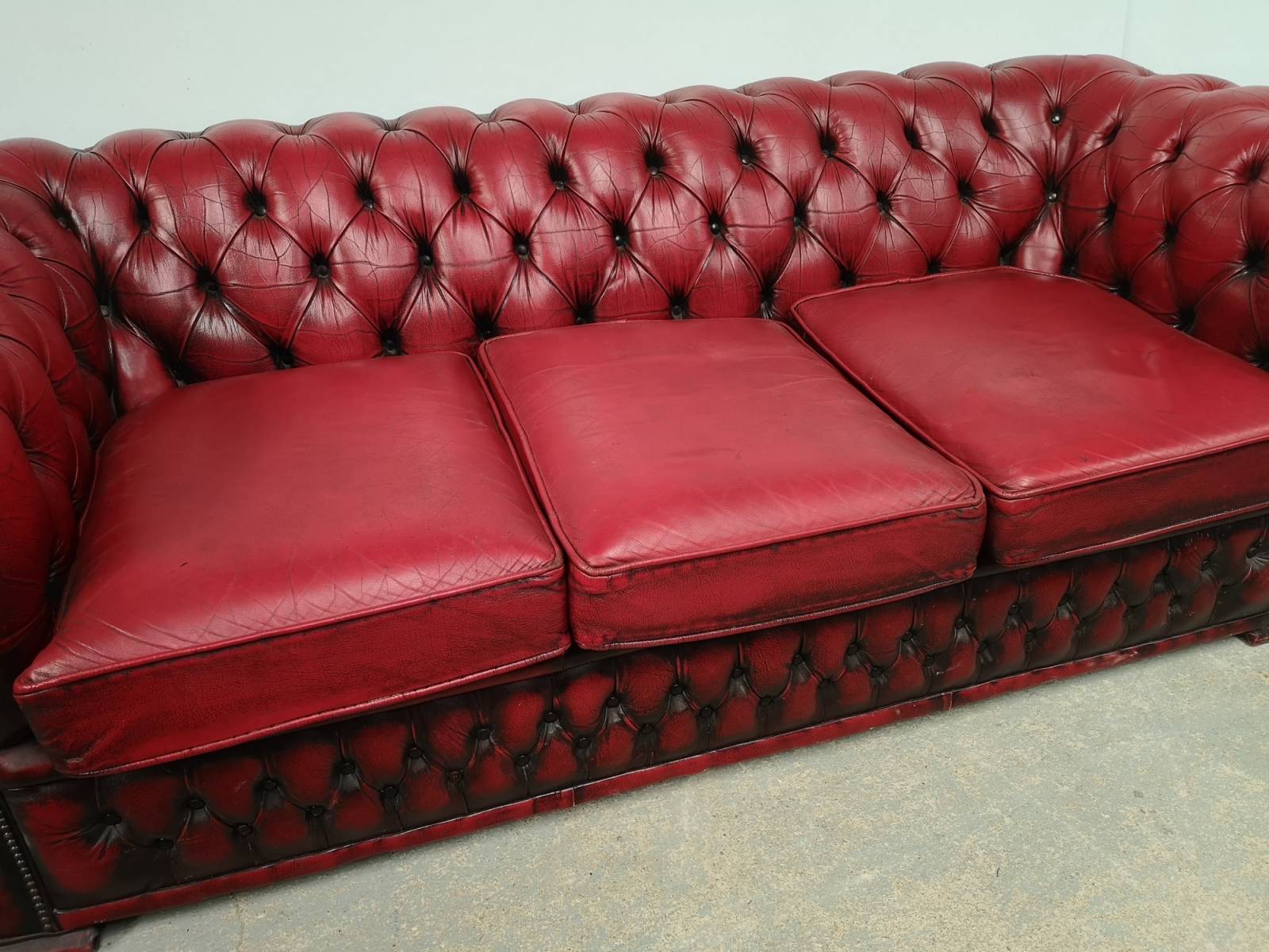 vends canapé chesterfield cuir rouge trois places deuxième main proche Rennes