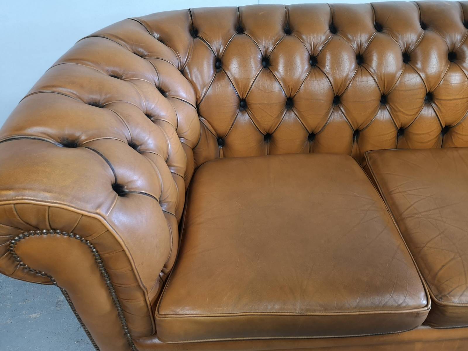 trouver canapé chesterfield cuir marron style décoration industrielle proche Laval