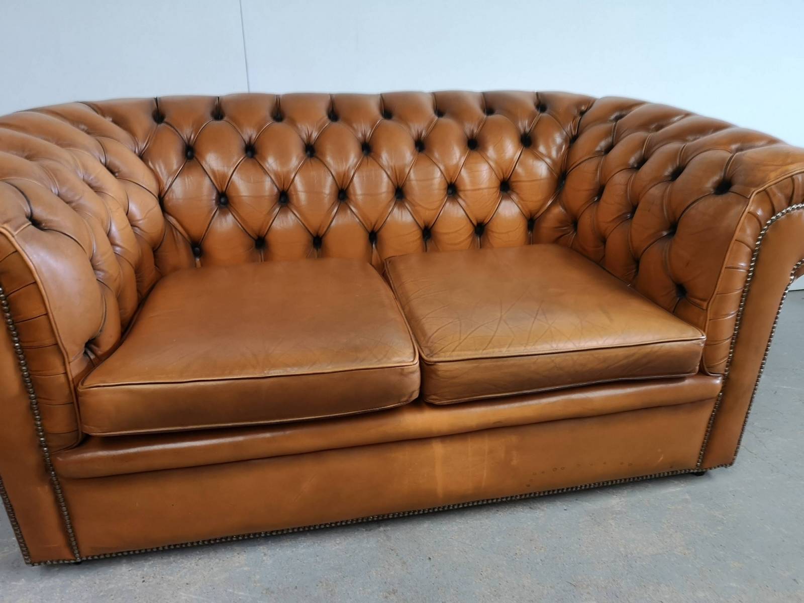 commander canapé chesterfield cuir marron style décoration loft proche Laval