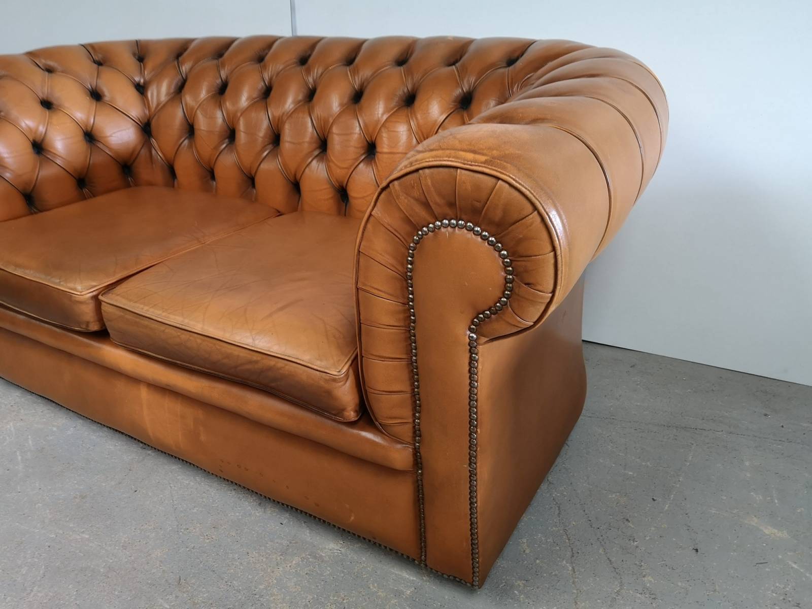 se faire livrer canapé chesterfield cuir marron style pubs anglais proche Laval