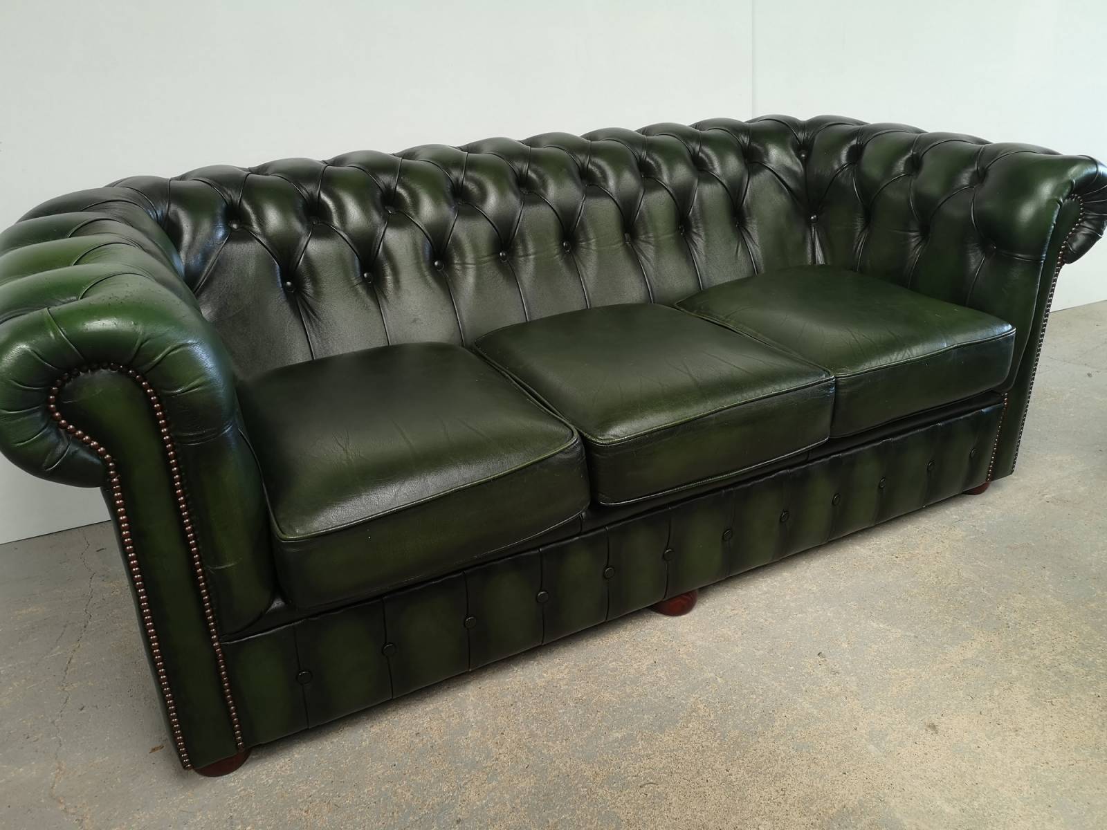 commander en ligne canapés chesterfield cuir vert trois places style déco loft proche Bordeaux 
