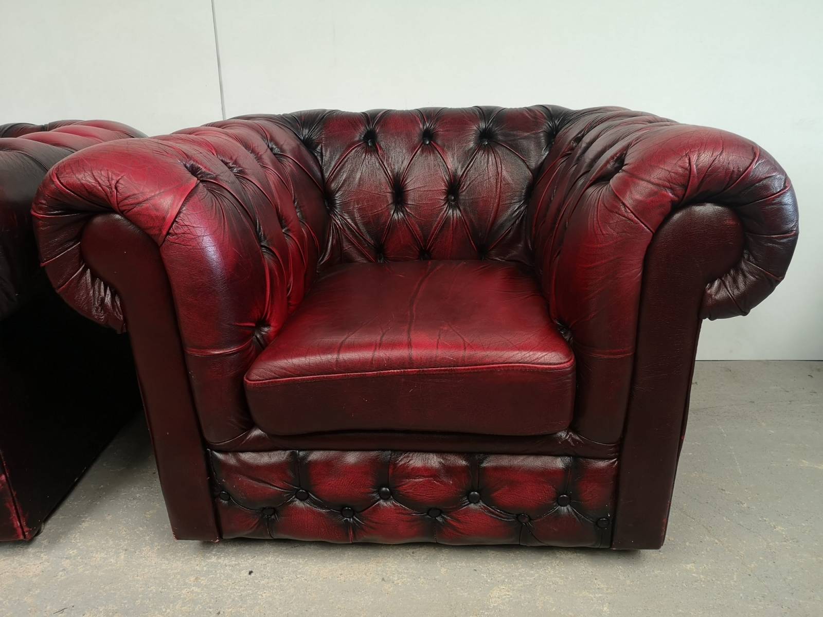 se faire livrer fauteuils chesterfield cuir bordeaux deuxième main proche Vannes