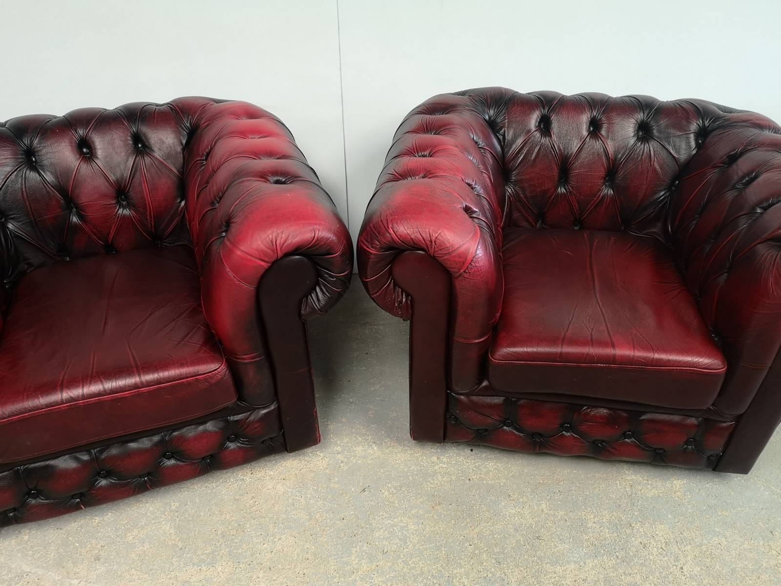 a acheter fauteuils chesterfield cuir bordeaux seconde main proche Vannes