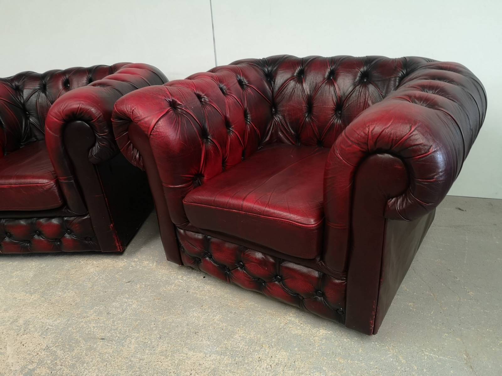 commander en ligne fauteuils chesterfield cuir bordeaux style pubs anglais proche Vannes