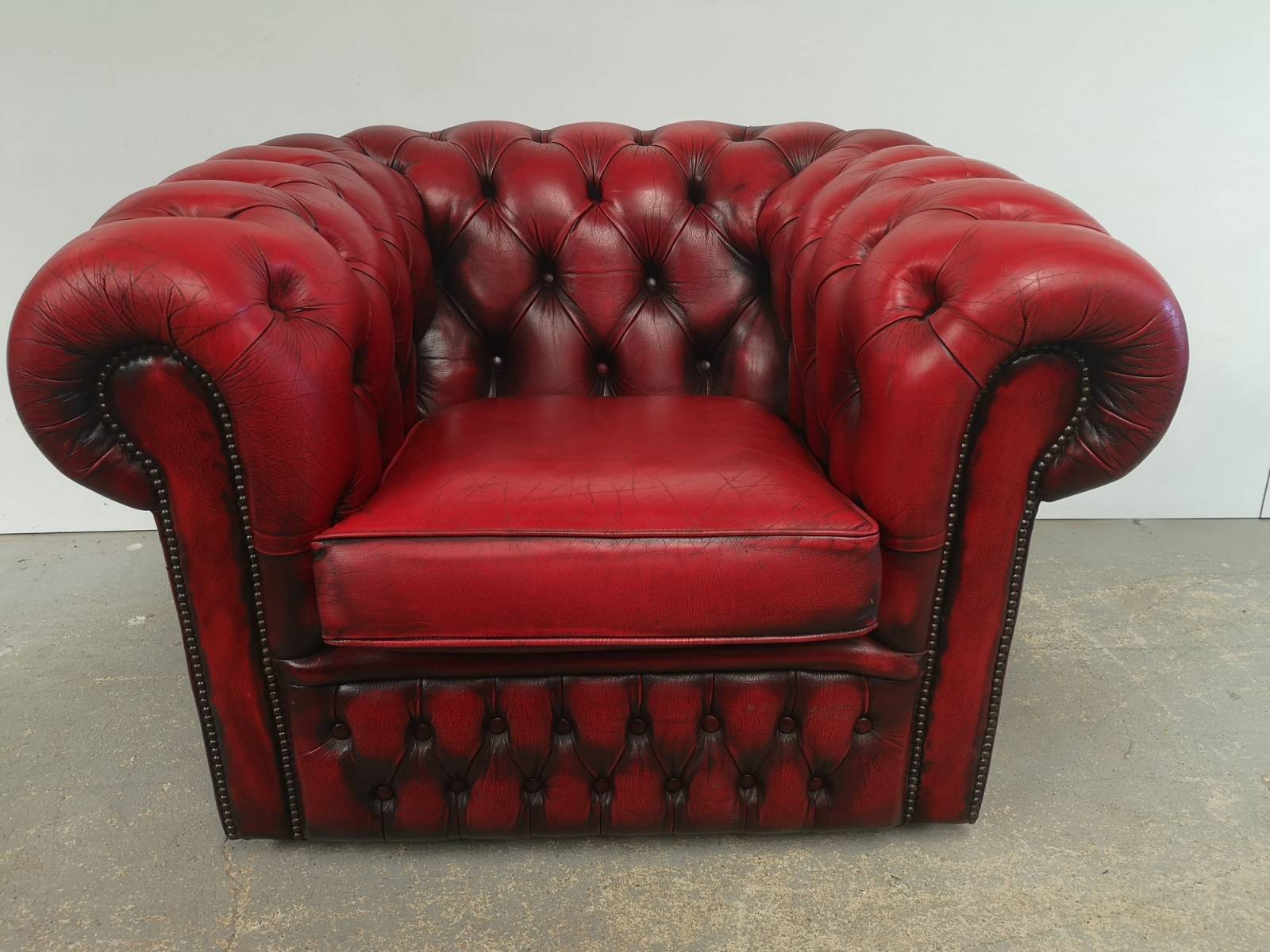 commander en ligne fauteuil chesterfield cuir rouge meilleur qualité prix proche Paris