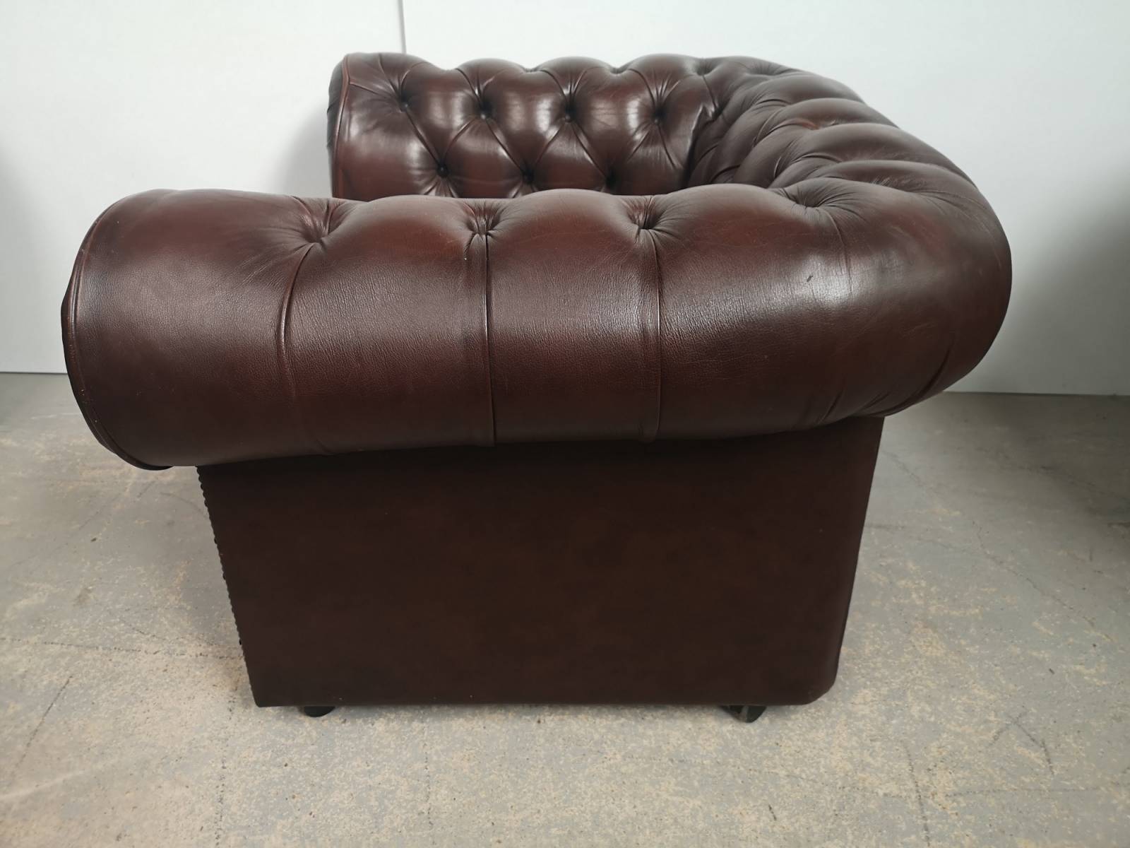 acheter en ligne fauteuil chesterfield cuir marron style décoration loft vintage à Montpellier