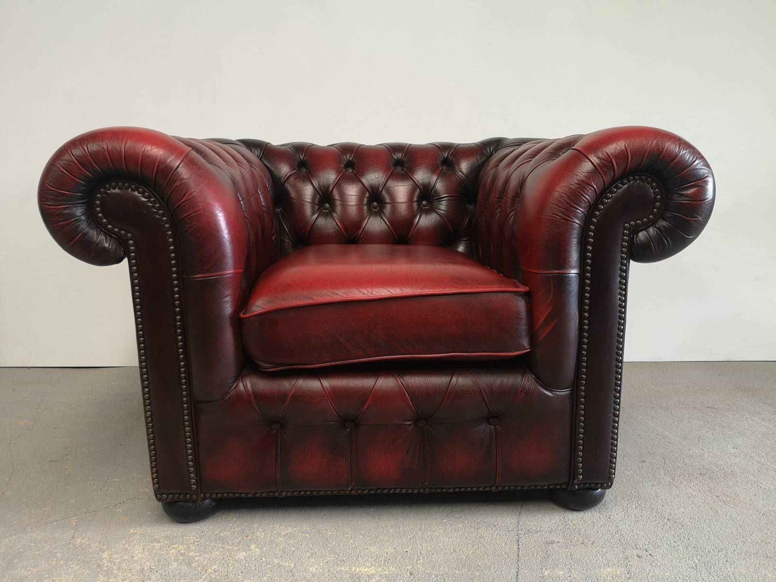 acheter fauteuil chesterfield cuir bordeaux import direct Angleterre proche Bayonne