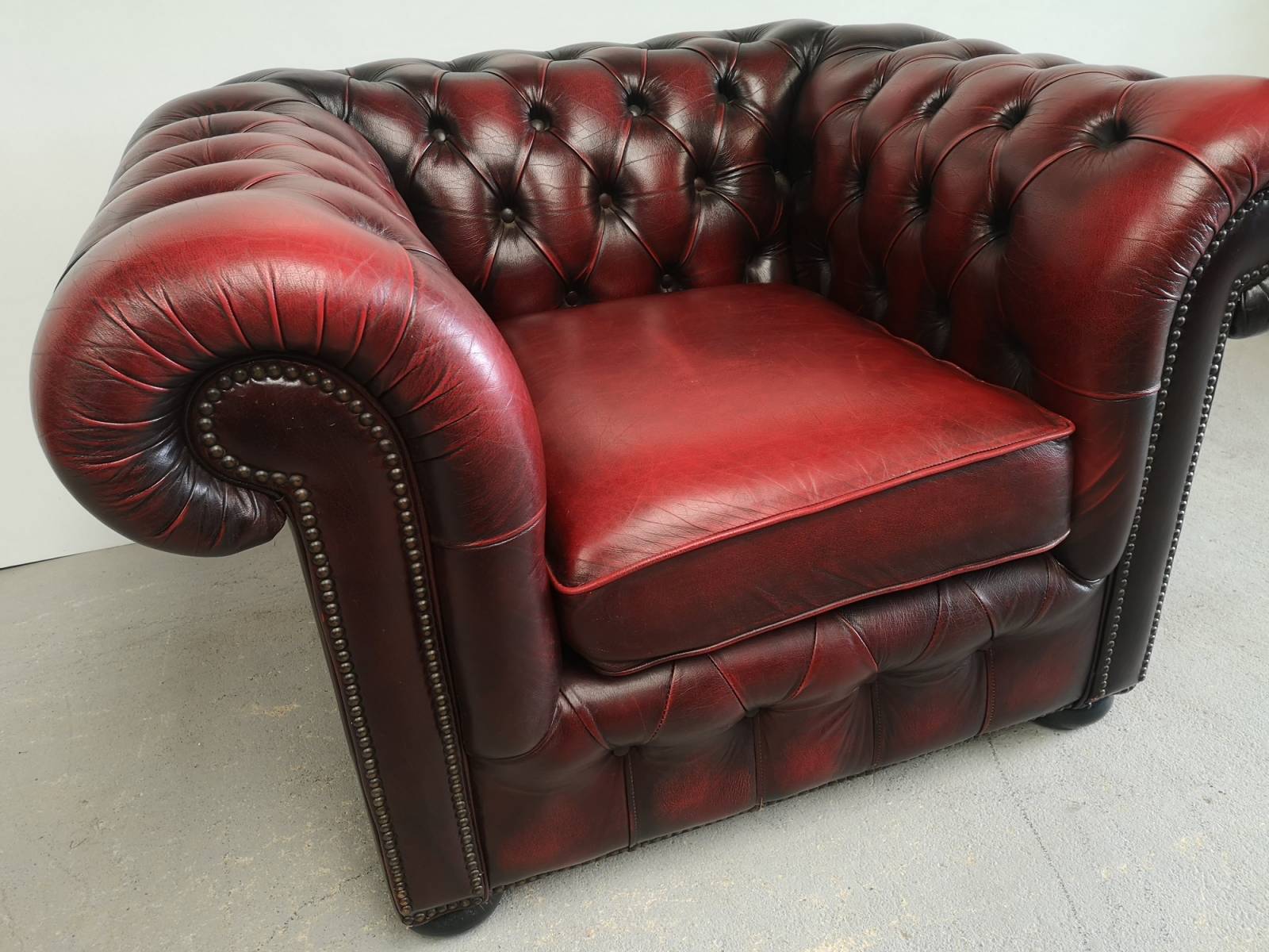 trouver fauteuil chesterfield cuir bordeaux style décoration industrielle proche Bayonne