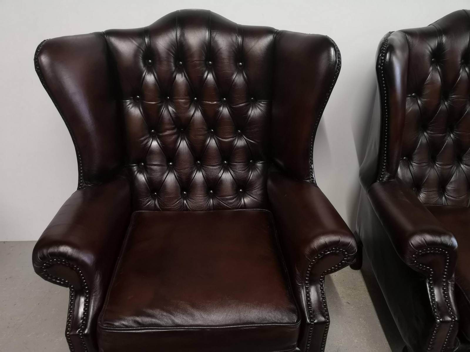 trouver paire fauteuils chesterfield cuir vieilli marron import direct Angleterre proche Marseille