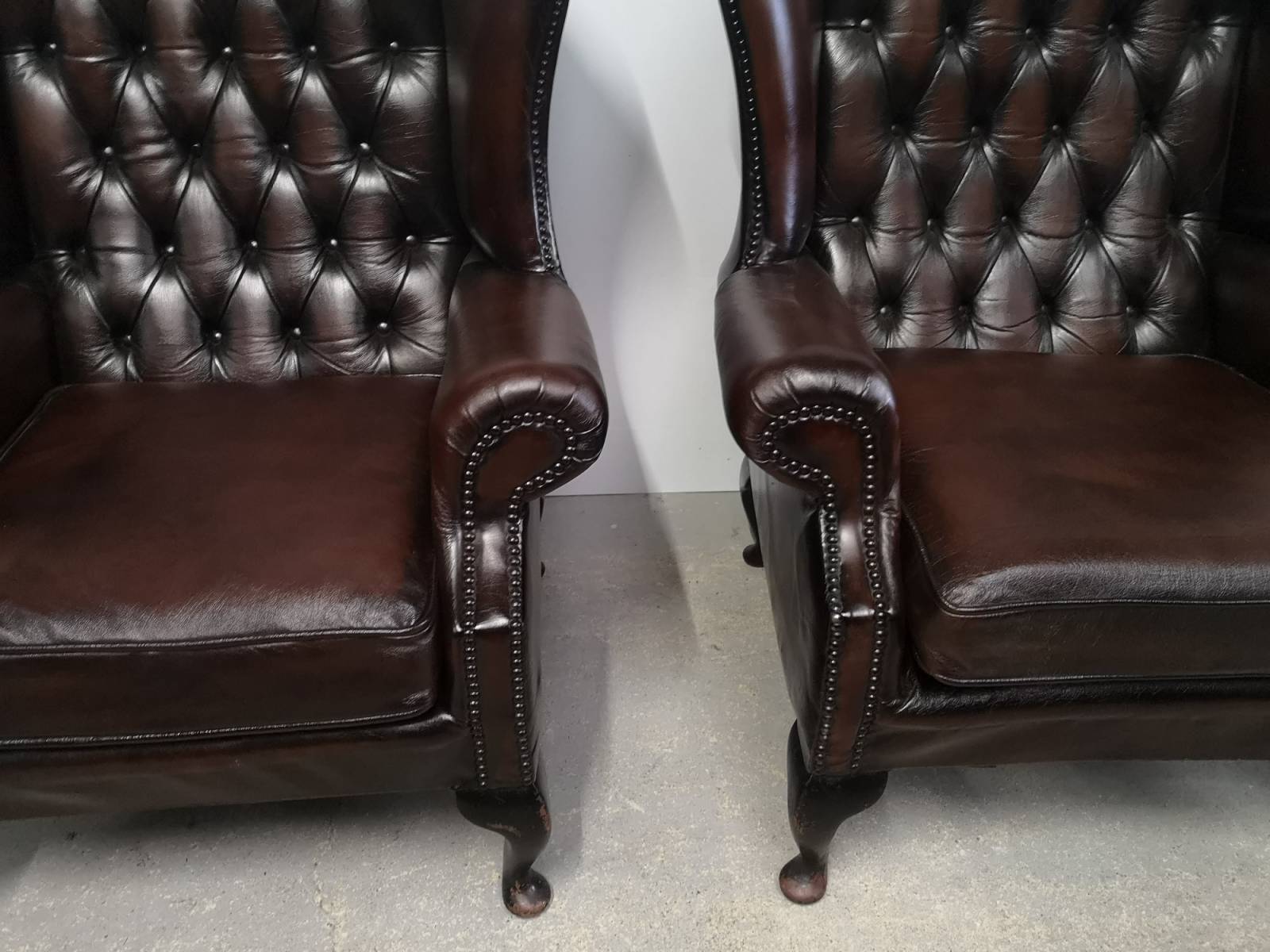 acheter en ligne paire fauteuils chesterfield cuir marron haut de gamme proche Marseille