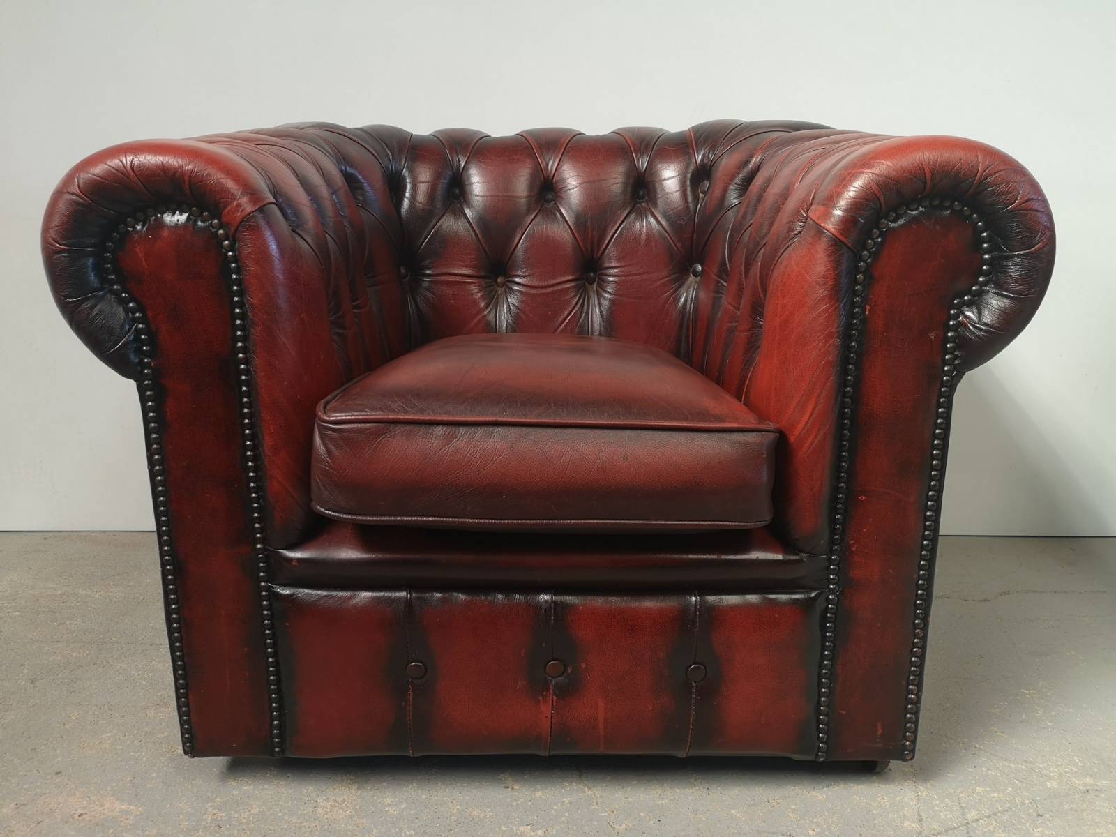 achat fauteuil chesterfield cuir bordeaux occasion pas cher proche Clermont-Ferrand