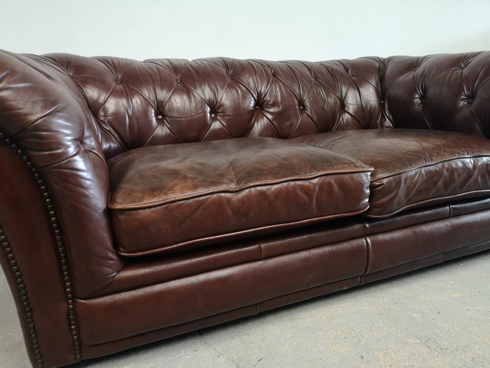 vends canapé chesterfield cuir marron seconde main proche Lyon