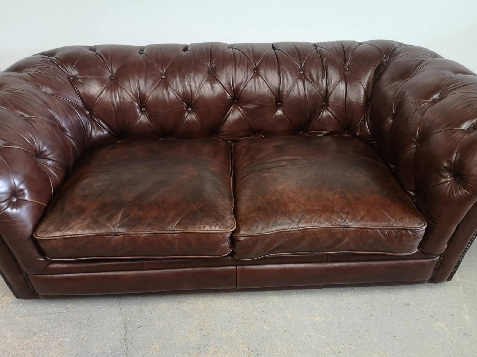 trouver canapé chesterfield cuir marron authentique chesterfield proche Lyon