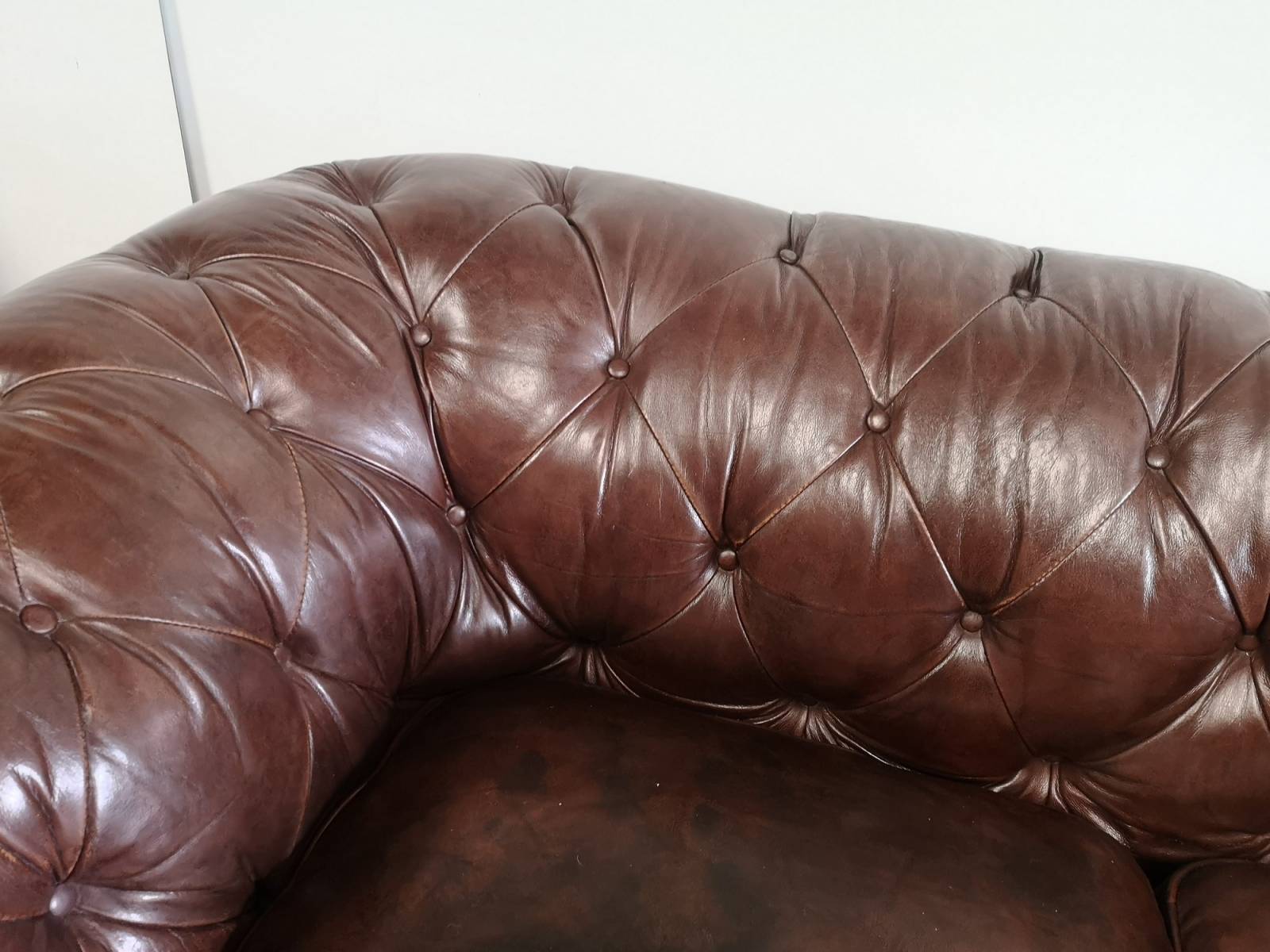 vente canapé chesterfield cuir marron originale proche Lyon