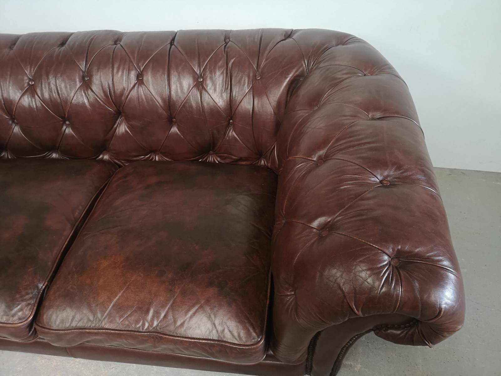 commander canapé chesterfield cuir marron seconde main proche Lyon