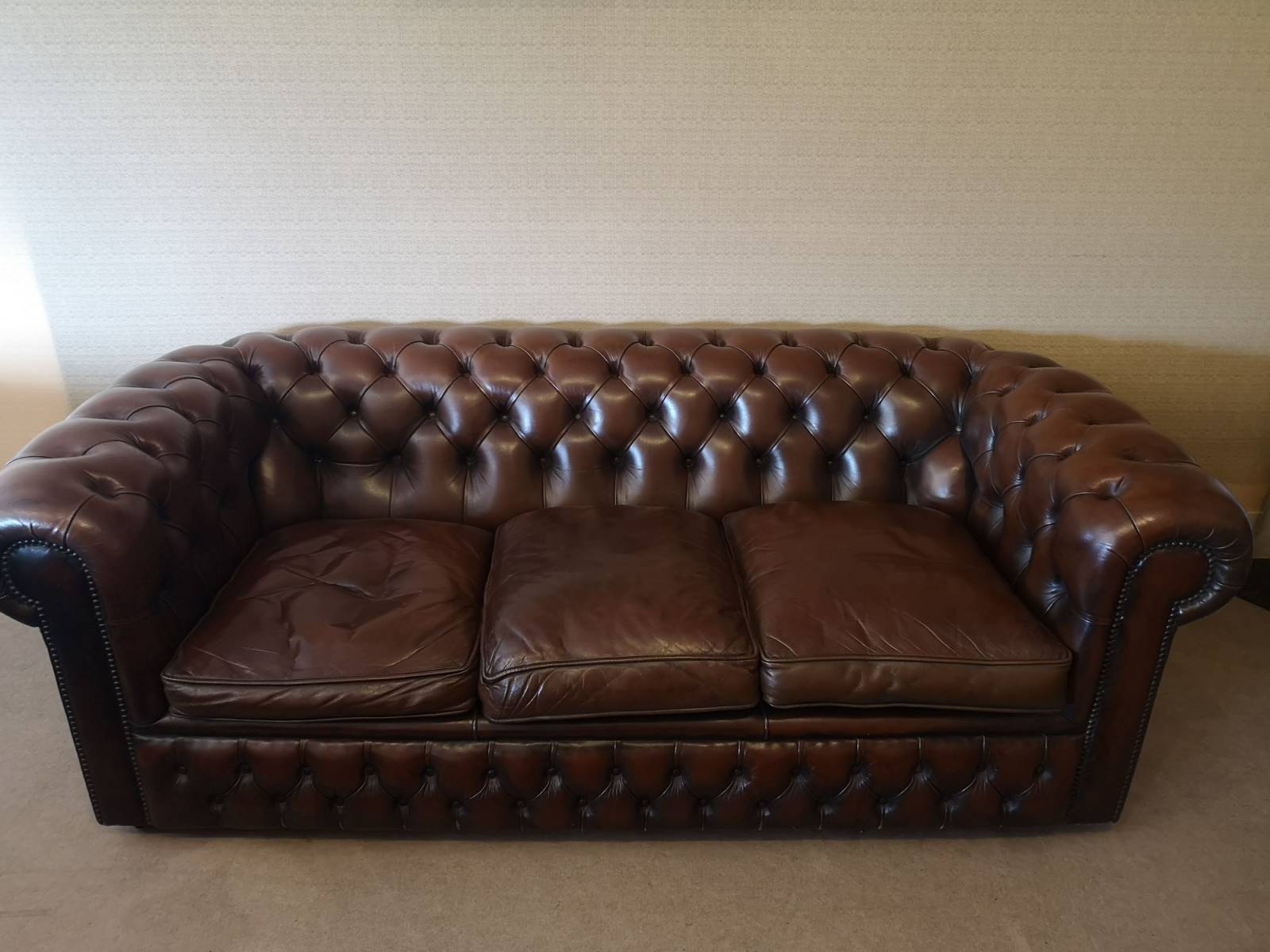 trouver canapé chesterfield cuir marron trois places import direct Angleterre proche Chartres